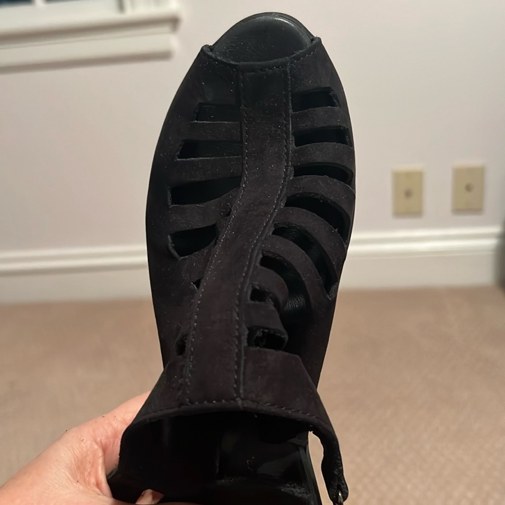 Black nubuck sandal